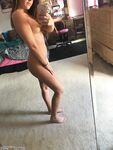 Sexy amateur hottie takes self pics