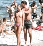 Amateur girls topless at beach
