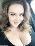 Great busty babe nude selfies