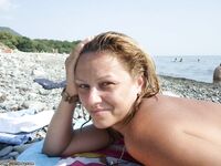Amateur wife Claudia sunbathing naked