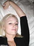 Blonde amateur GF posing nude on bed