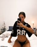 Sexy amateur babe Pauline sexy selfies