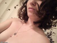 Young girl selfshot and homemade nude posing pics