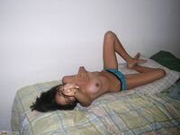 Ebony amateur girl naked at home 3