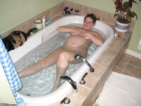 pregnant wife nude in bath