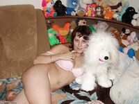 Cute amateur gf posing naked in her room