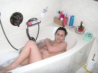 Amateur wife nude in bath 3