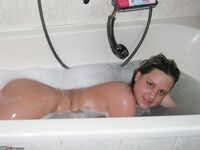Amateur wife nude in bath 3