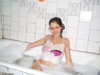 Cute amateur babe posing nude in bath