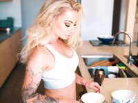 Isabelle Deltore And Fit Kitty Pleasuring Lucky Dude In Bed