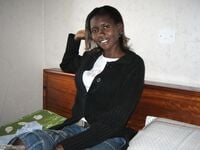 Ebony amateur girl posing on bed