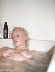 Blonde Sammy spreads her wet pussy