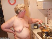 Nude cooking
