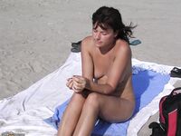 girlfriend nude at the beach